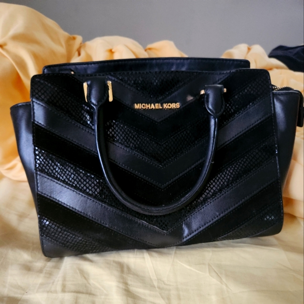 Black MK purse